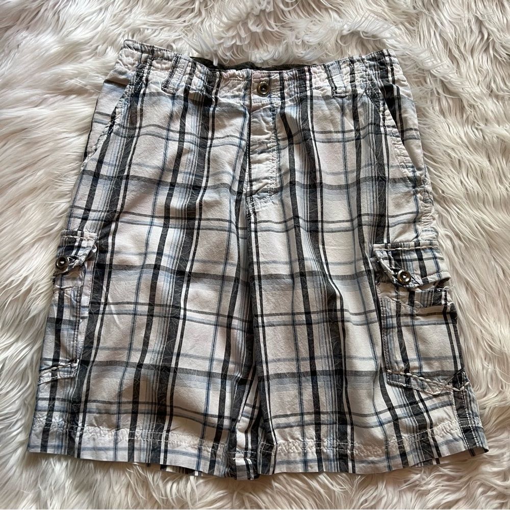 BKE Men’s Shorts Beaumont Sz 33x11 Black White Blue Plaid Bermuda Button Front